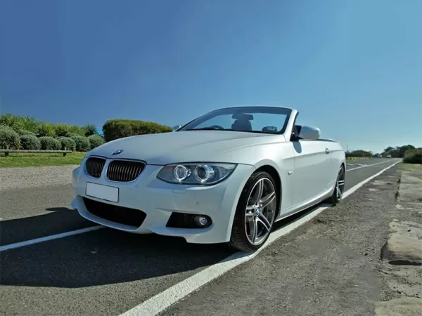 Dịch vụ thay Kính chắn gió xe BMW 328i tận nơi